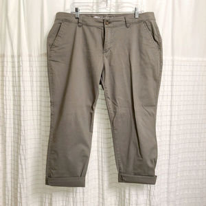 Old Navy boyfriend chino, olive